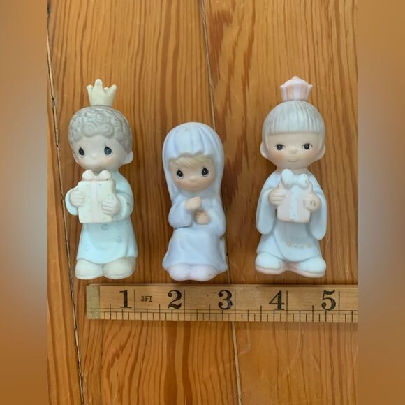 Three Precious Moments Figurines - Picture 2 of 6